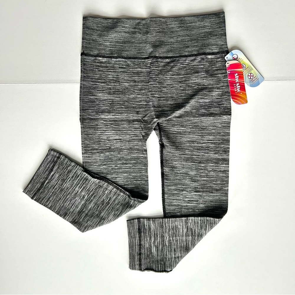 🍂NWT Women’s Cropped Grey Leggings. Size: Small/Medium